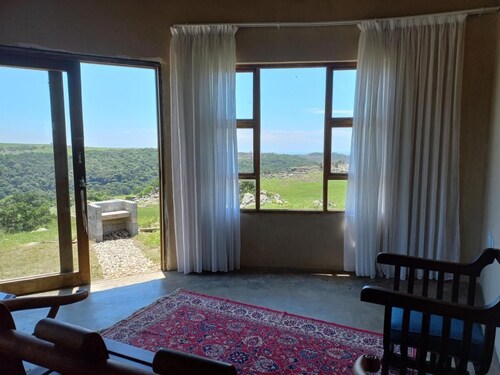 Rustic Retreat In A Peaceful Village. Overlooking The River And Ocean. 