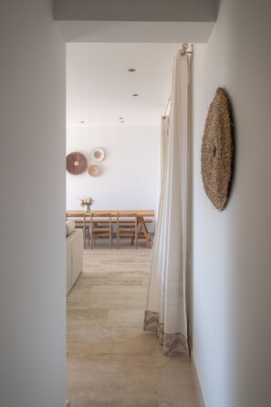 Living area - Magnifique Maison Proche de Seillans, vue Incroyable, Piscine à Débordement 12/5 (Seillans)