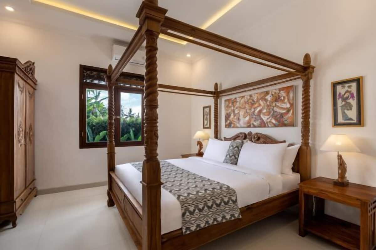 1 kamar tidur, bantalan ekstra lembut, minibar, dan meja kerja