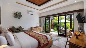 Villa Romantique, 1 chambre, non-fumeurs, piscine privée | Surmatelas, minibar, bureau, espace de travail pour ordinateur portable