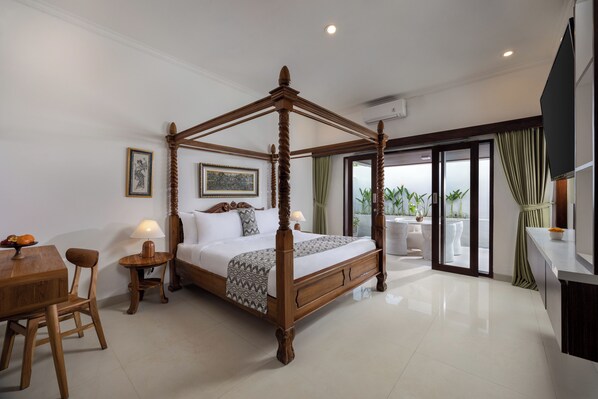 Villa panorámica, 3 habitaciones, piscina privada, vistas a la laguna | Colchones con acolchado adicional, minibar, escritorio