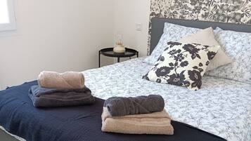 3 bedrooms, iron/ironing board, travel cot, free WiFi