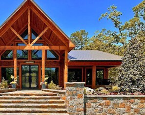 Exterior - Relaxing Woodland Getaway w/Hot Tub, Outdoor TV (Broken Bow)