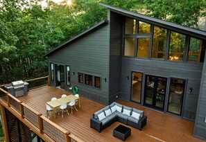 Outdoor dining - Air Hockey | Waterfall | Hot Tub | Fire Pit (Broken Bow)