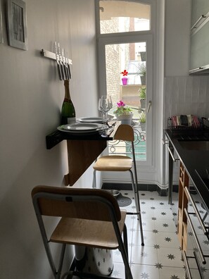 Dining - bel Appartement Très Confortable de 51 m2 Square Clignancourt Près de Montmartre (Paris)