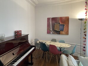 Dining - bel Appartement Très Confortable de 51 m2 Square Clignancourt Près de Montmartre (Paris)