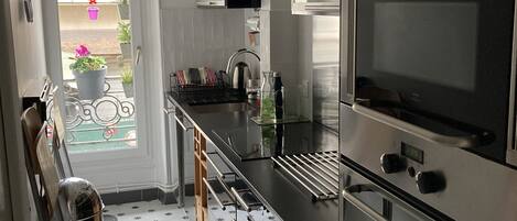 Frigorifero, microonde, forno, lavastoviglie