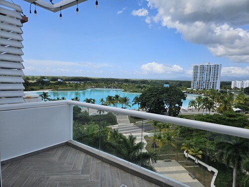 Newly remodeled Town Center condo Resort.Saltwater pool and water slideLUXURY626