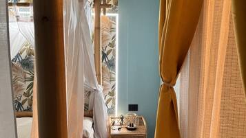 Doppia Superior | Biancheria da letto ipoallergenica, copriletto in piuma, minibar