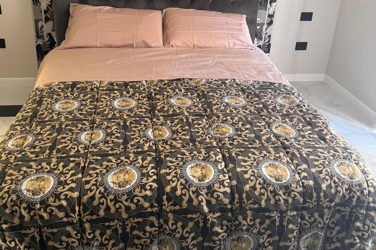 Kamar Mewah, 1 kamar tidur, Bebas Asap Rokok, pemandangan kota | Seprai antialergi, selimut bulu angsa, minibar, dan brankas