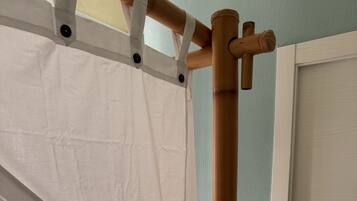 Doppia Superior | Biancheria da letto ipoallergenica, copriletto in piuma, minibar