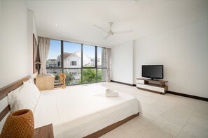 Luxury-Villa | Verdunkelungsvorhänge, schallisolierte Zimmer, Bügeleisen/Bügelbrett
