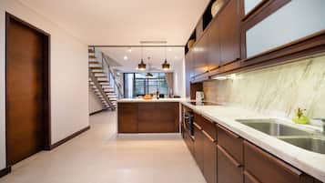 Luxury Villa | Private kitchen | Microwave, oven, stovetop, toaster