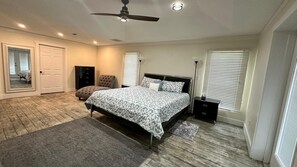 4 habitaciones, tabla de planchar con plancha, wifi y ropa de cama 