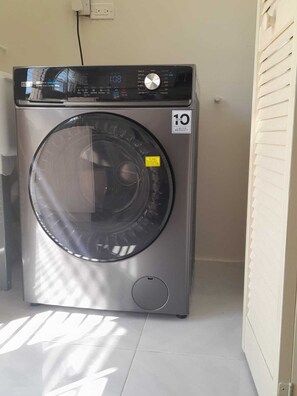 Interior - Exquisite home in the heart of Discovery Bay. 5 mins to Puerto Seco Beach Park+ (Discovery Bay)