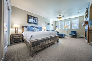 Iron/ironing board, free WiFi, bed sheets - Modern slopeside out studio with access to hot tub, fire pit & fire place (Winter Park)