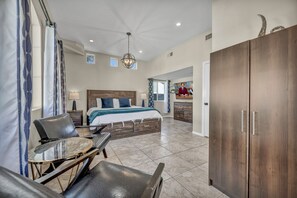 5 bedrooms, desk, iron/ironing board, travel crib