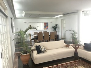 TV connectée, cheminée