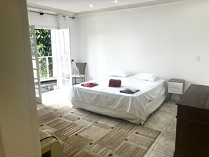 5 bedrooms, iron/ironing board, free WiFi, bed sheets