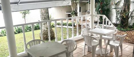 تناول الطعام بالخارج