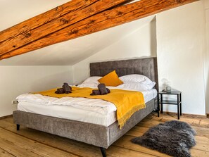 1 bedroom, desk, iron/ironing board, free WiFi - Loft apartement in the heart of Prien am Chiemsee * SmartTV * Washer-dryer*100m² (Prien am Chiemsee)