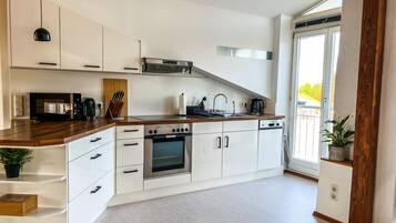 KĂŒhlschrank, Mikrowelle, Ofen, Herdplatte