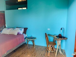 3 bedrooms, in-room safe, desk, free WiFi