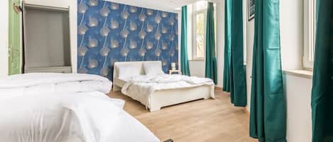 5 slaapkamers, een strijkplank/strijkijzer, reisbedje, wifi