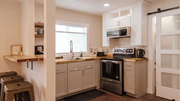 Frigorífic, microones, forn i placa de cuina