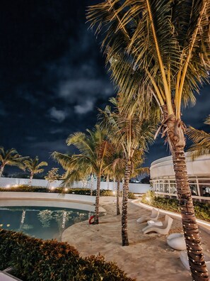 Pool - Stay at our stylish, cozy and warm studio in the heart of Pampanga! (San Fernando)