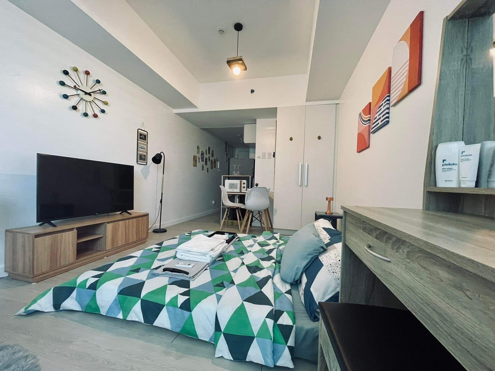 1 habitación, tabla de planchar con plancha, wifi y ropa de cama 