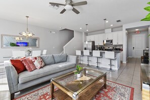 Fernseher, Tischtennisplatte