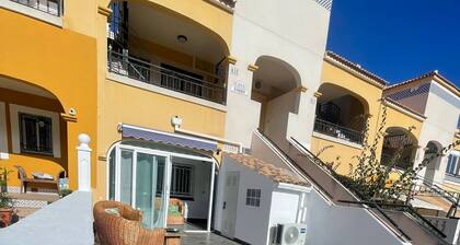 MAGNIFIQUE APPARTEMENT AVEC TERRASSE (wifi, 2piscine,pĂĄdel, air de jeux,)
