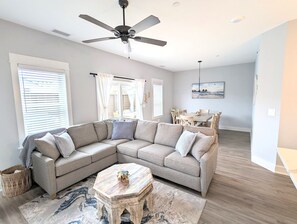 Smart TV, books - Early-bird Savings! 5 min. walk to beach! New in '24. Premier Host! (Corolla)