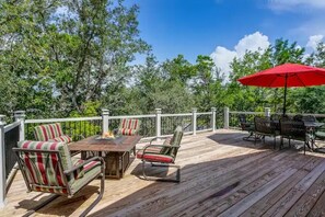 Outdoor dining - Navarre Family vacation retreat. Winter discounts! Apartment 1 (Shimla)