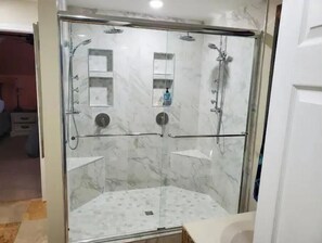 Whirlpool, Handtücher, Seife, Shampoo
