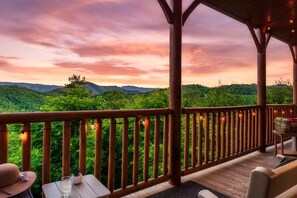 Property grounds - 🌟$1M View✨ Hot Tub, 2 King Master Ensuite, Pool, Game Room ❤️ (Sevierville)