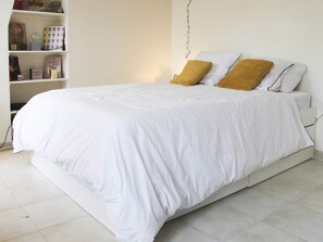 WiFi, bed sheets