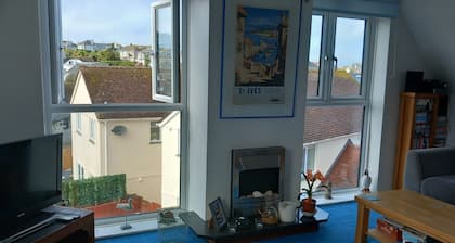 Tamsin's Loft - a 3 bed. house, sleeps 6,
easy walk to beaches, harbour & shops