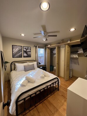 2 bedrooms, WiFi, bed sheets - STARGAZER’S HIDEAWAY 5 MINUTES FROM DOWNTOWN BRYSON CITY (Bryson City)