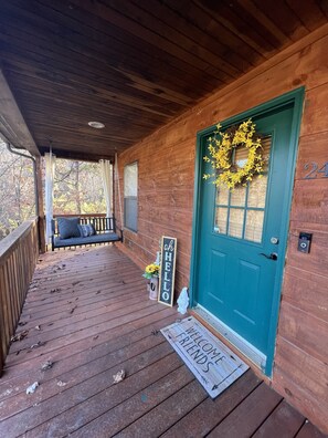 Terrace/patio - STARGAZER’S HIDEAWAY 5 MINUTES FROM DOWNTOWN BRYSON CITY (Bryson City)