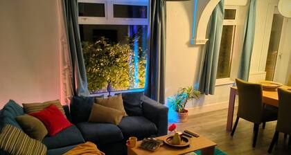 Private Entire House - 3 Bedrooms, Garden, Parking