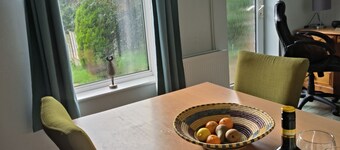 Private Entire House - 3 Bedrooms, Garden, Parking