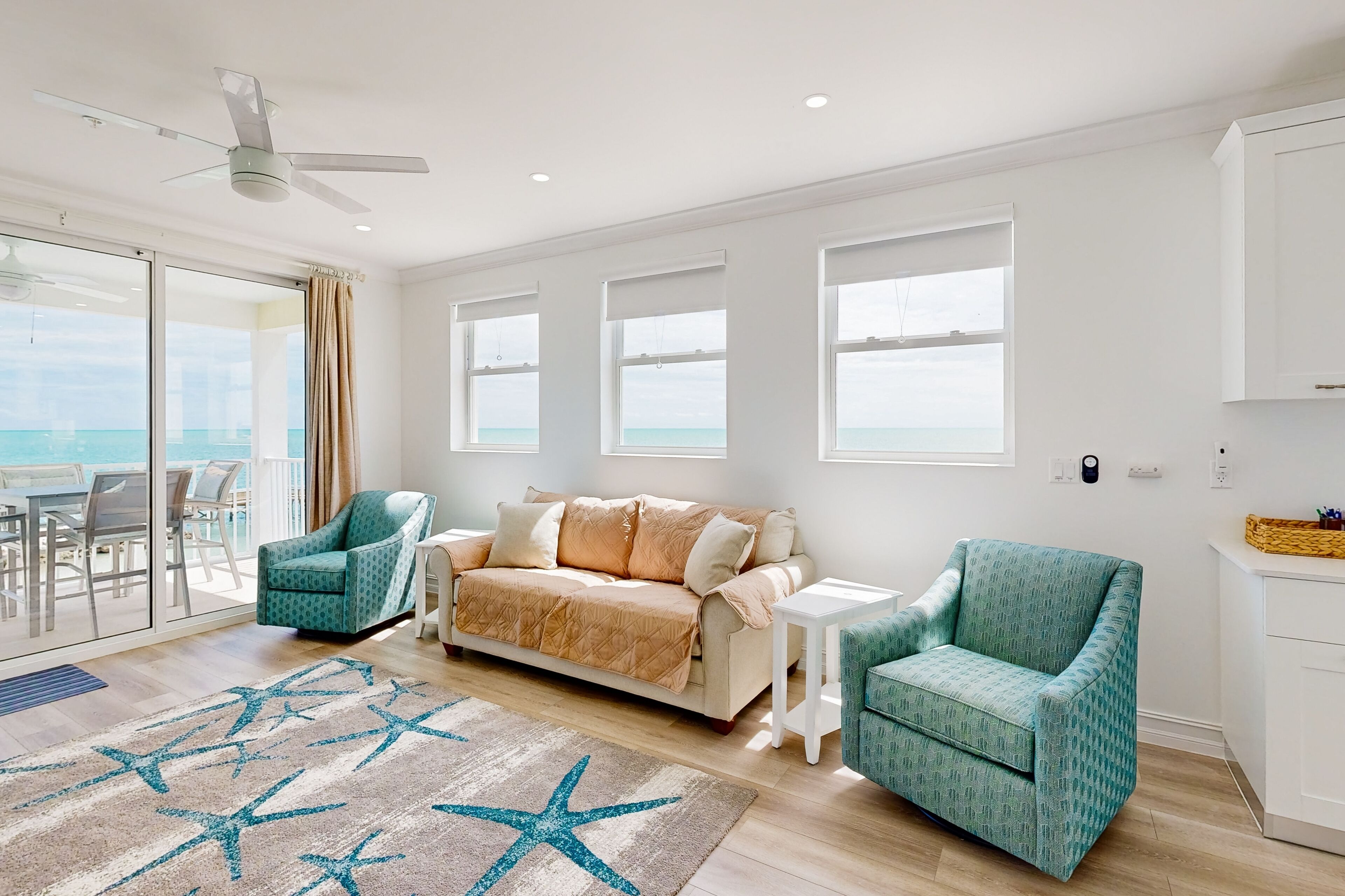 Radiant oceanfront condo with amazing views, furnished balcony, & outdoor pool