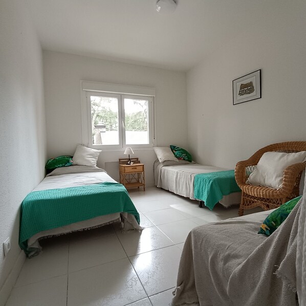 4 bedrooms, WiFi, bed sheets - Hogar en Espacio Verde Tranquilo y con Areas Compartidas de Disfrute (Soto de Viñuelas)