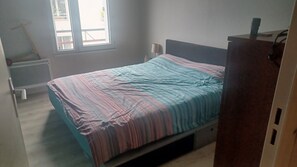 2 bedrooms, iron/ironing board, WiFi