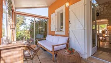 Fernseher, Kamin, Drucker