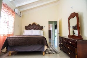 Hus | 2 soverom, strykejern/-brett, wi-fi (inkludert) og sengetøy