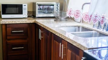 Nhà | Bếp riêng | Tủ lạnh, lò vi sóng, lò nướng, ấm điện