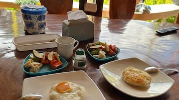 Breakfast, lunch and dinner served